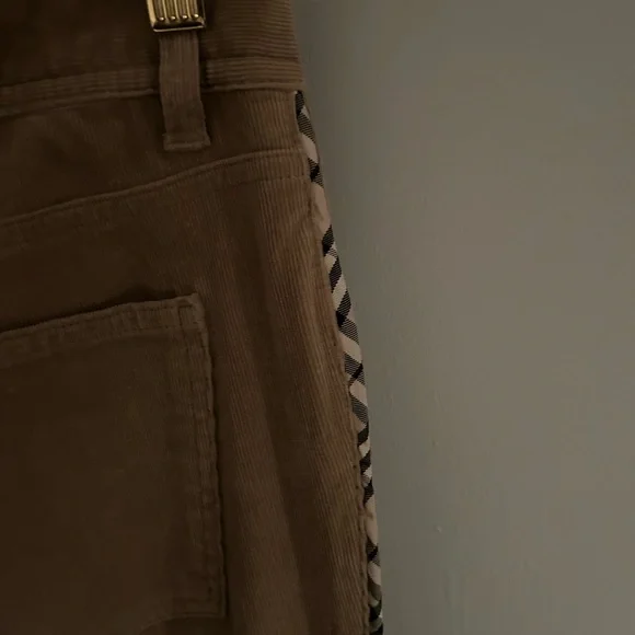 Burberry corduroy pants. Like new. Excellent condition. Size 8. Classic!!!!